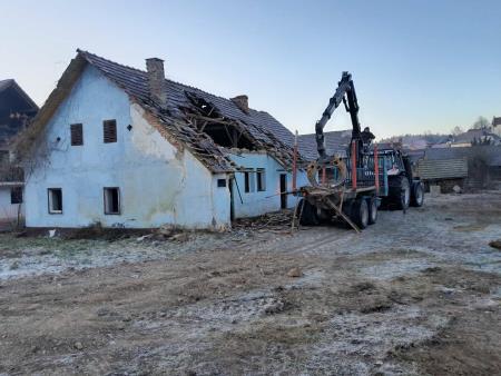 Mirna - rusitev hise ob soli, foto B Kos (23)